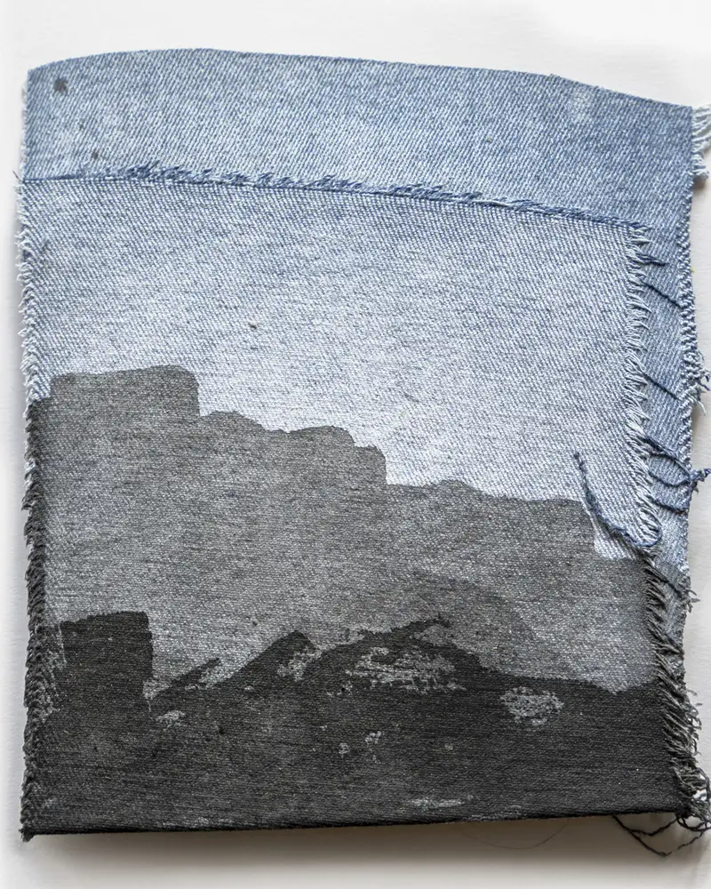 Encre et pigments sur toile<br>13 x 16cm<br>2025 Palimpseste